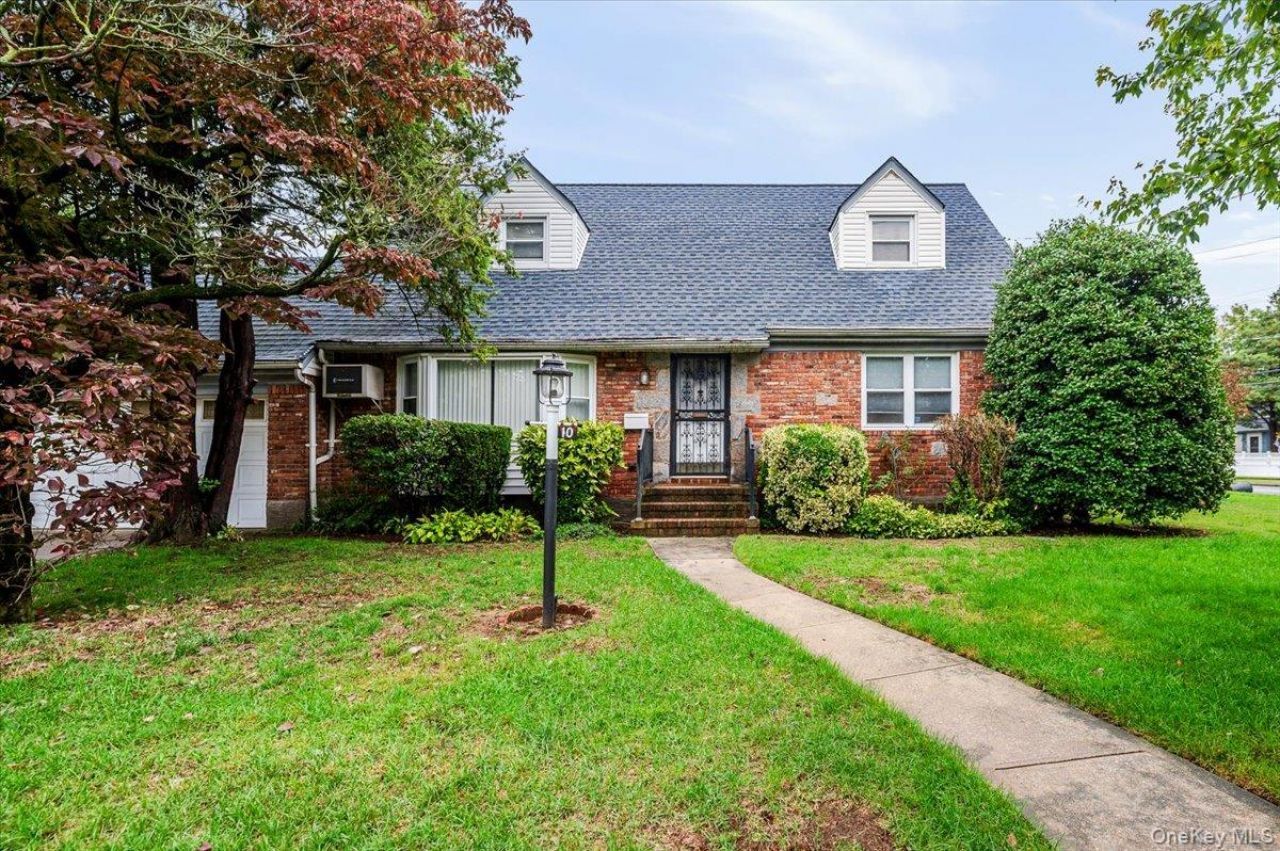 10 Linden Street, Malverne, NY 11565 Main Photo