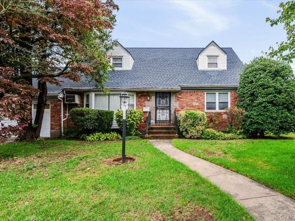 10 Linden Street, Malverne, NY 11565