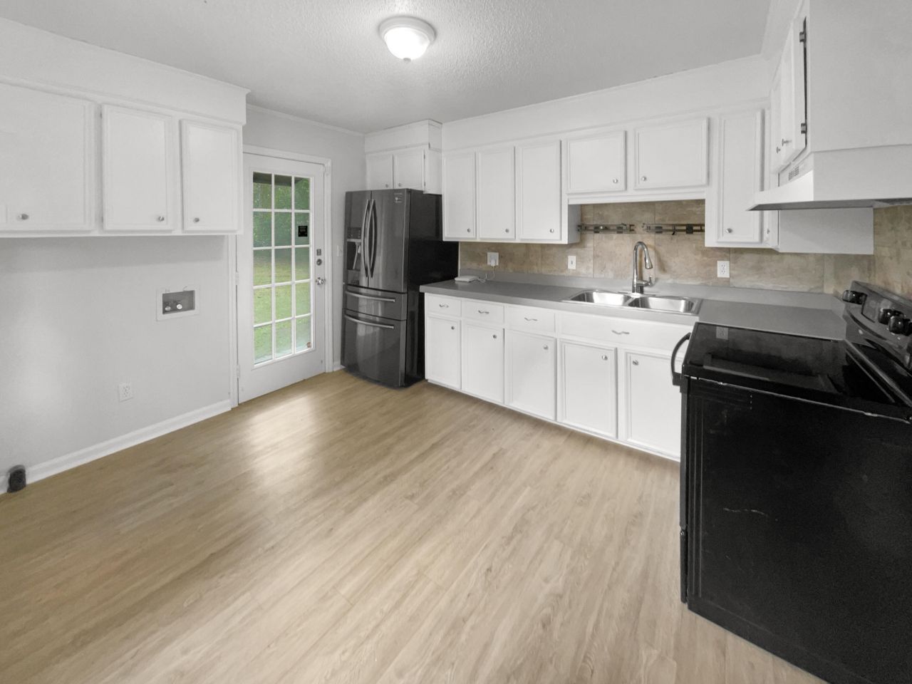 302 Embassy Drive Photo 10