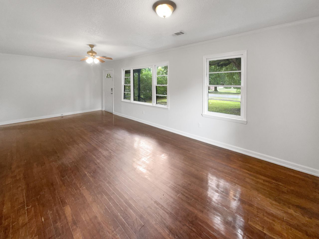 302 Embassy Drive Photo 11