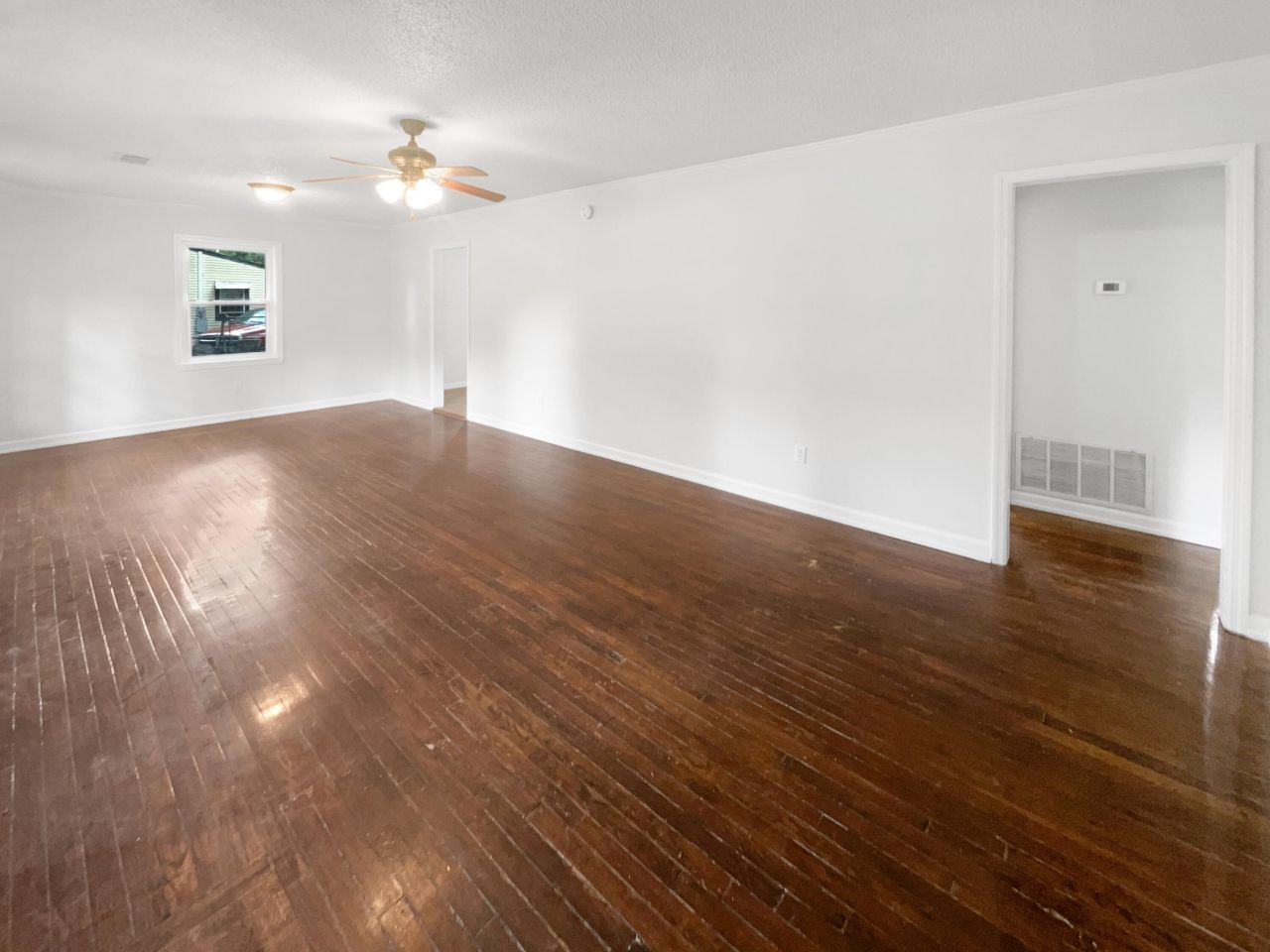 302 Embassy Drive Photo 12