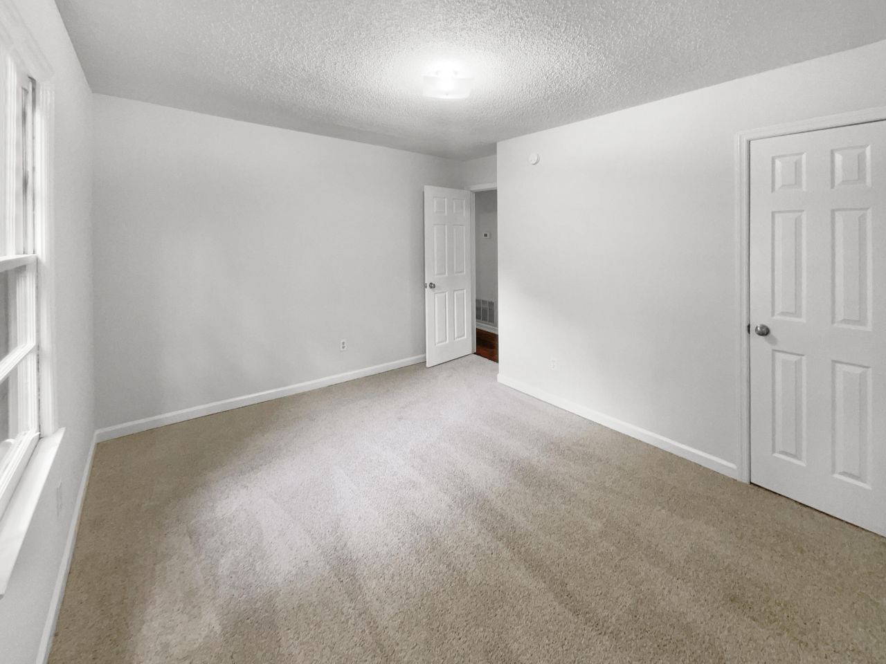 302 Embassy Drive Photo 15