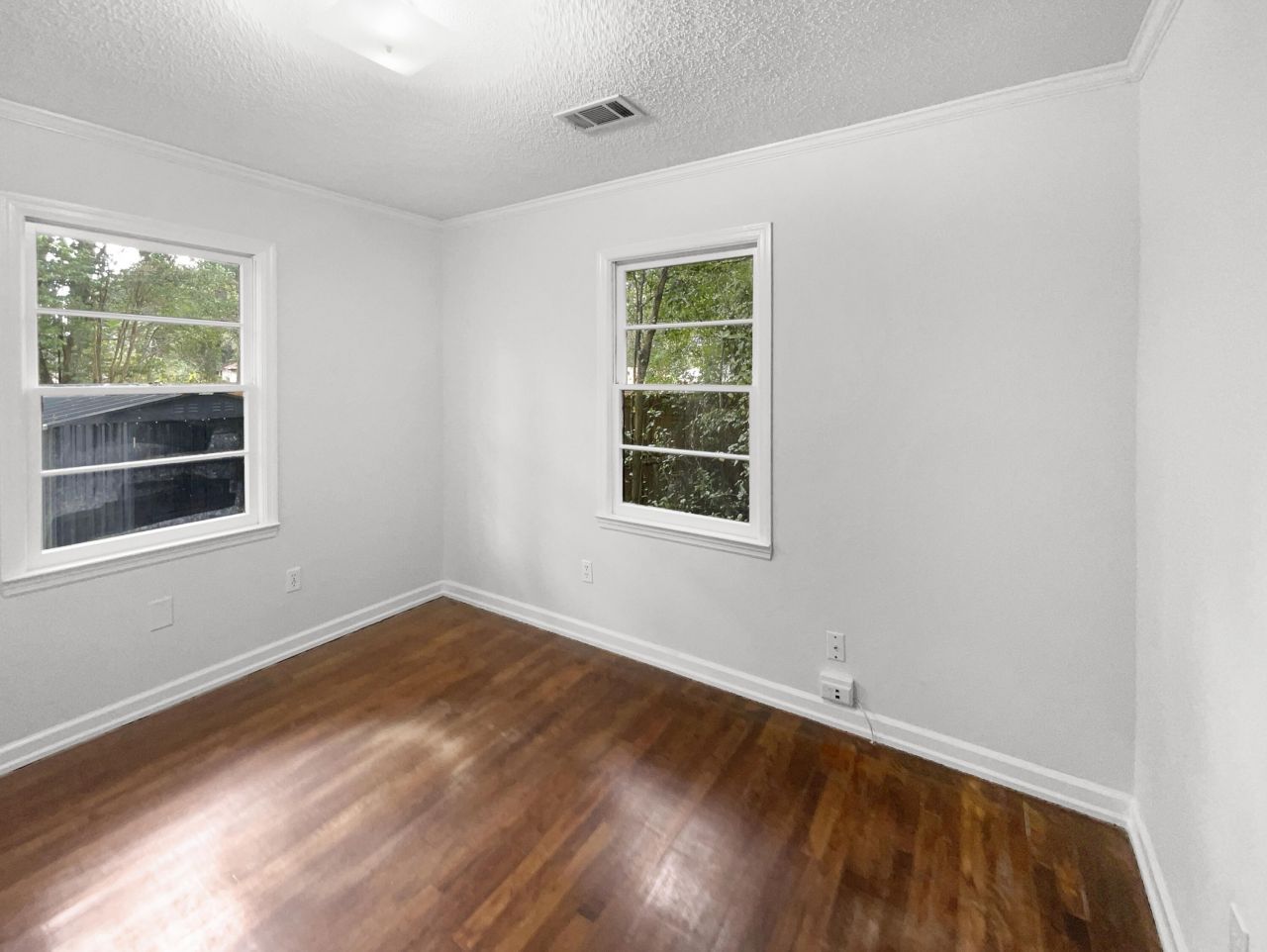 302 Embassy Drive Photo 16