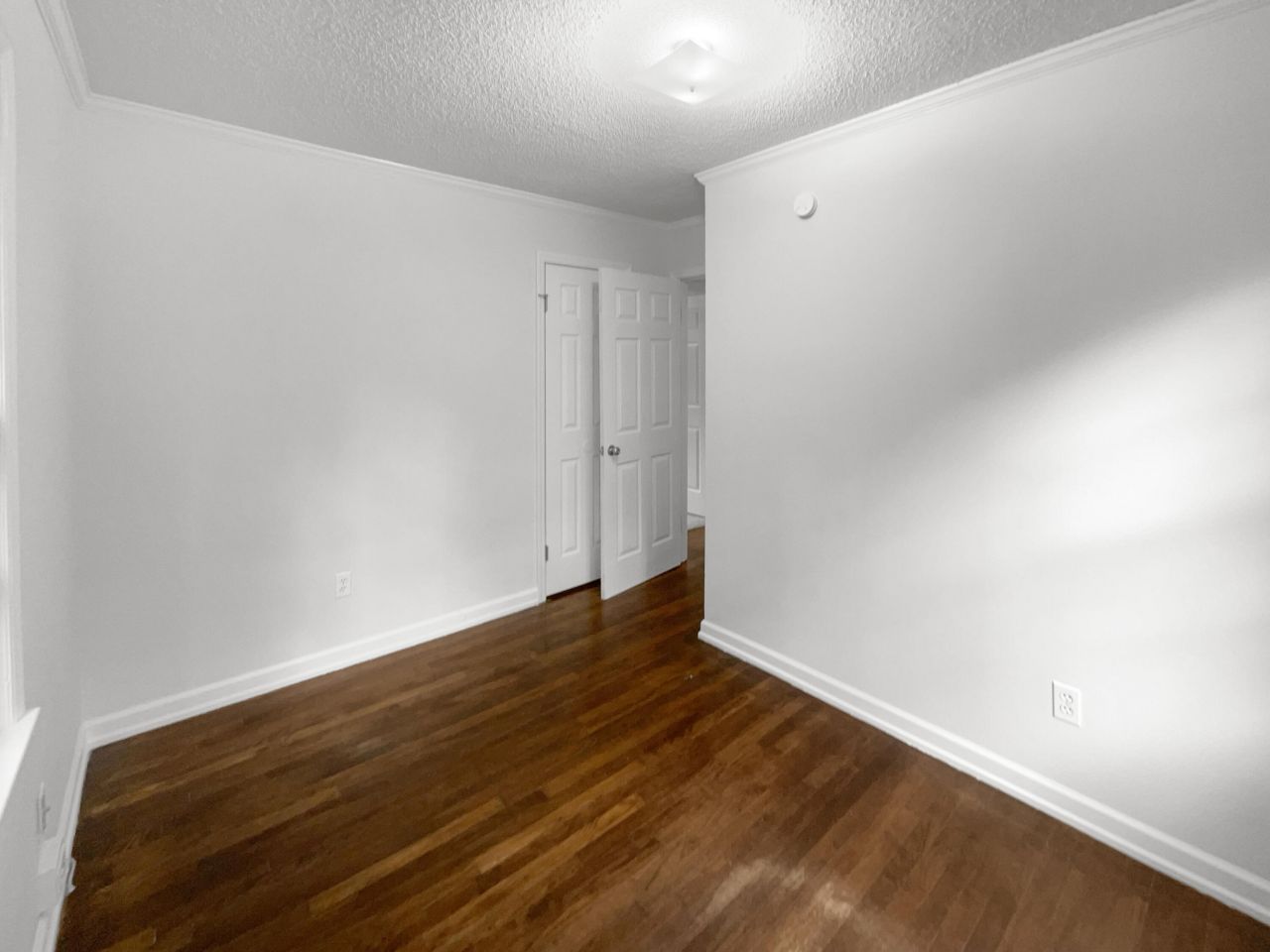 302 Embassy Drive Photo 17