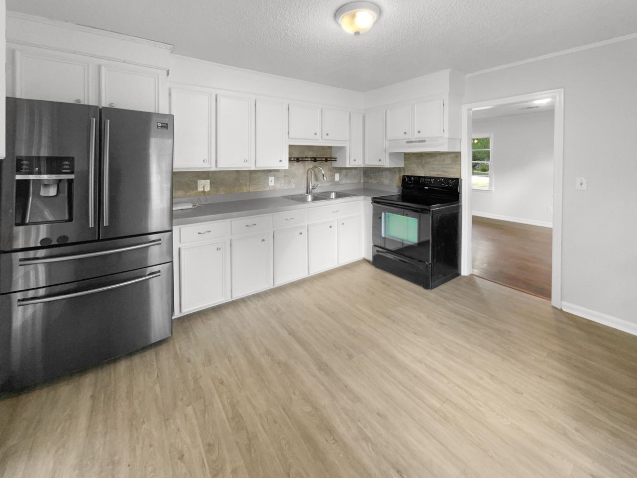 302 Embassy Drive Photo 6