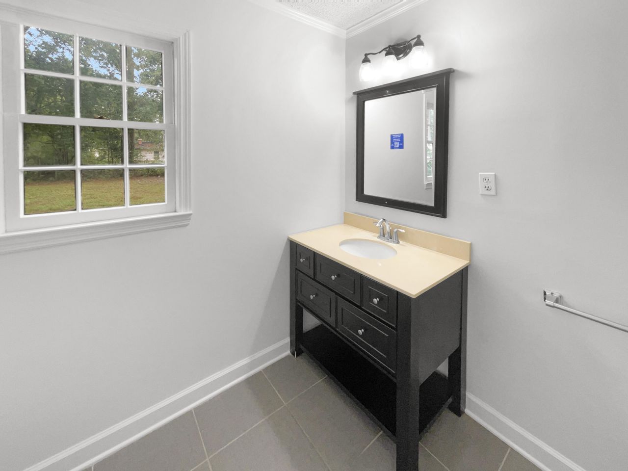 302 Embassy Drive Photo 7