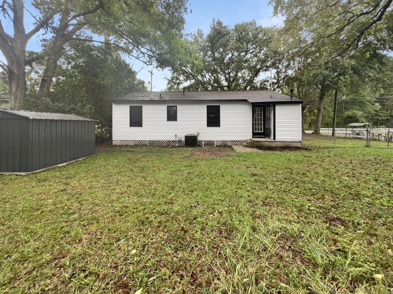 302 Embassy Drive Photo 8