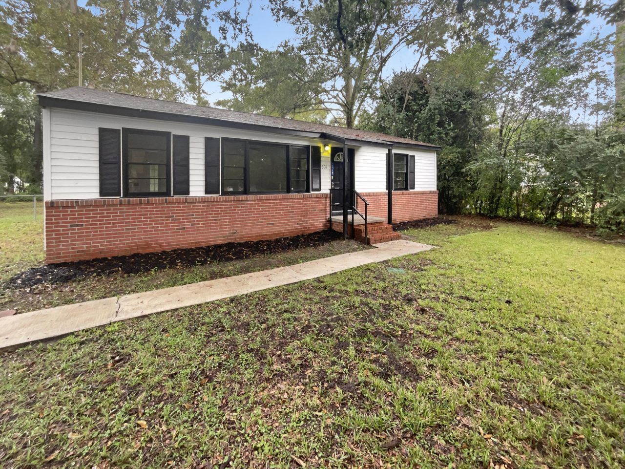 302 Embassy Drive Photo 9