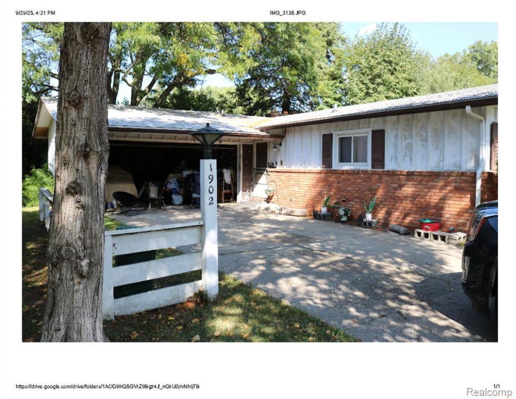 1902 Rockcreek Lane, Flint, MI 48507 Main Photo