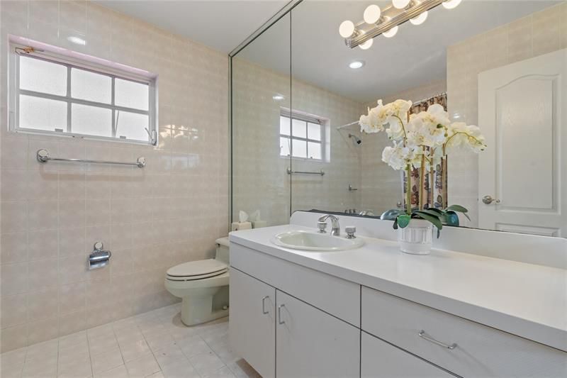 8235 NW 164th St, Miami Lakes, FL 33016 Photo