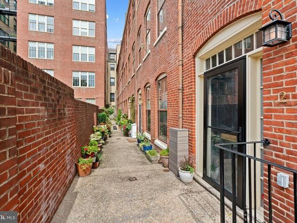 2 WILLINGS ALLEY MEWS, PHILADELPHIA, PA 19106