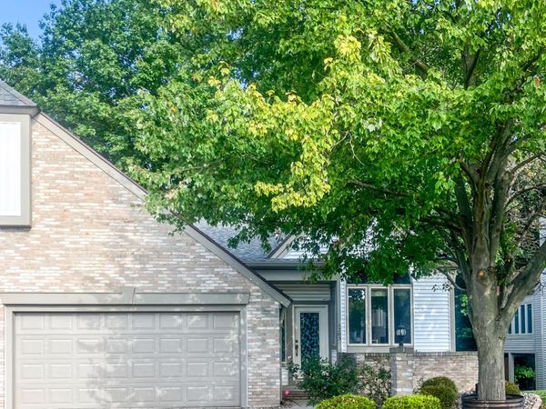 1205 Woodmeadow, Lansing, MI 48917