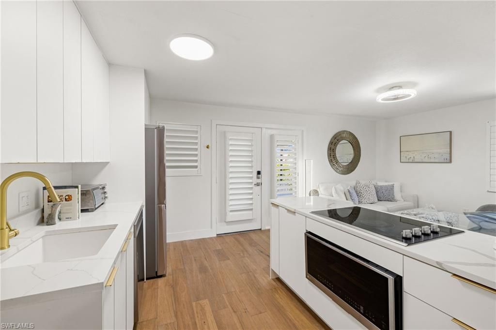 175 Fifth Avenue S, Unit 204, Naples, FL 34102 Photo