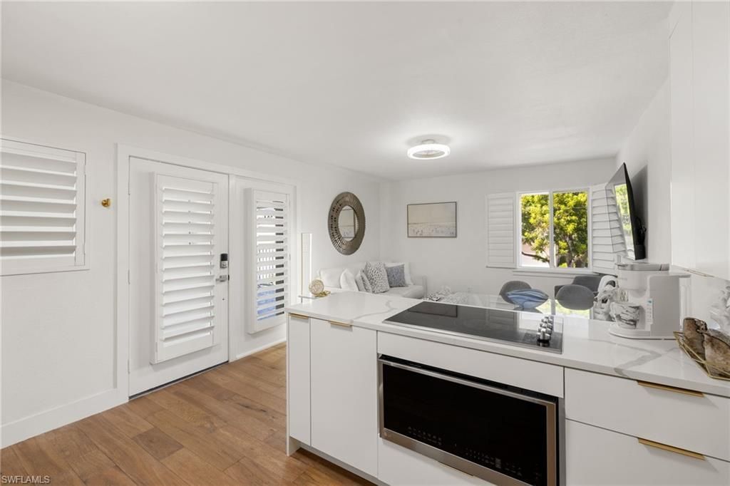 175 Fifth Avenue S, Unit 204, Naples, FL 34102 Photo
