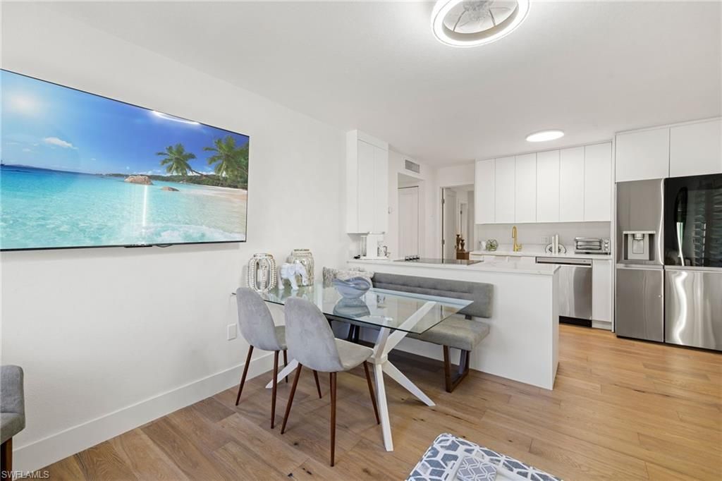 175 Fifth Avenue S, Unit 204, Naples, FL 34102 Photo