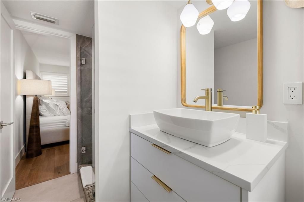 175 Fifth Avenue S, Unit 204, Naples, FL 34102 Photo