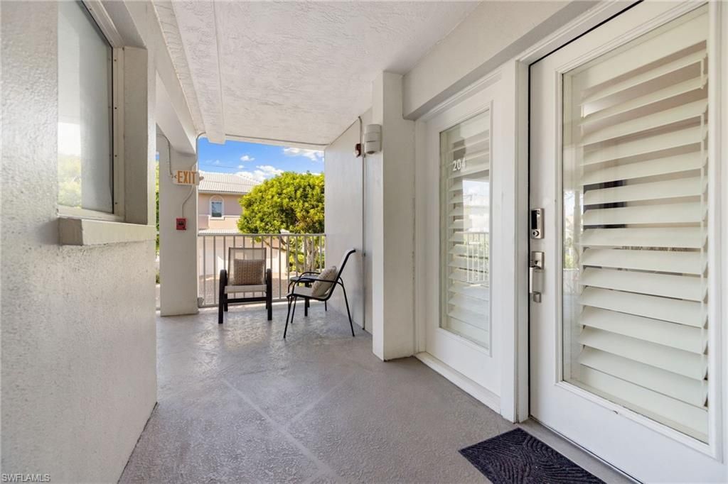 175 Fifth Avenue S, Unit 204, Naples, FL 34102 Photo