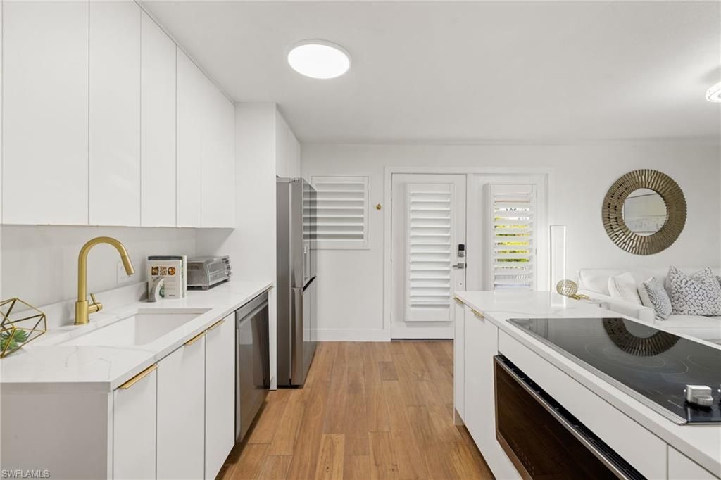 175 Fifth Avenue S, Unit 204, Naples, FL 34102 Photo