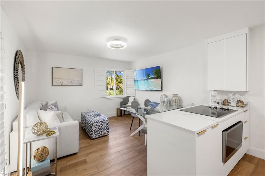 175 Fifth Avenue S, Unit 204, Naples, FL 34102 Photo