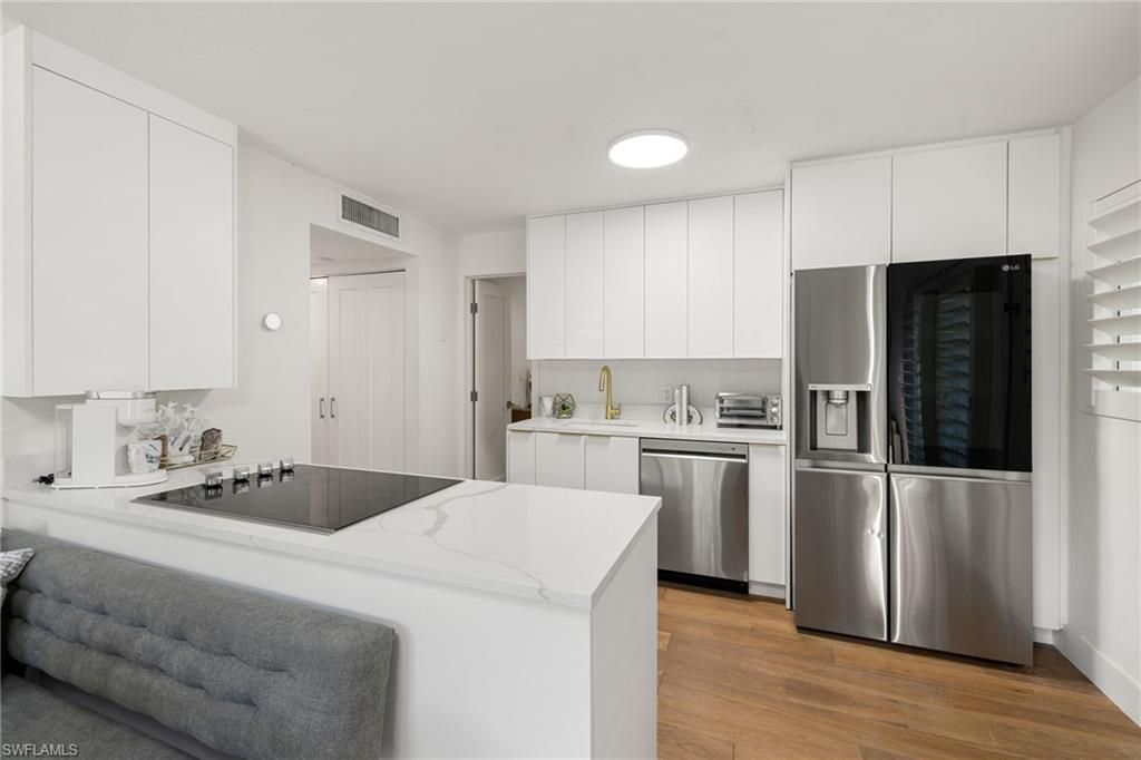 175 Fifth Avenue S, Unit 204, Naples, FL 34102 Photo