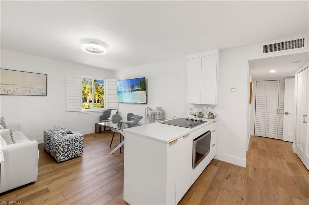 175 Fifth Avenue S, Unit 204, Naples, FL 34102 Photo