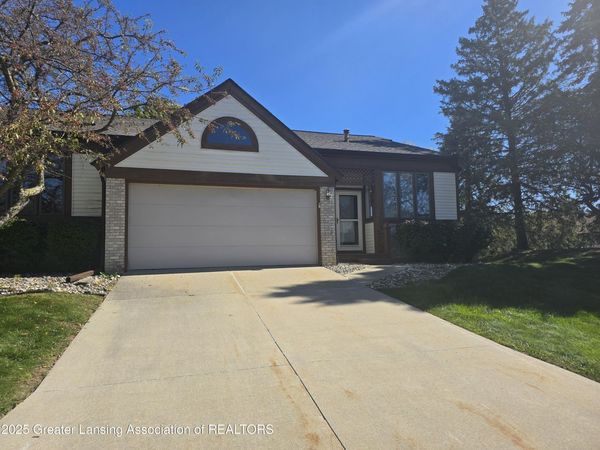 1108 Summergreen Lane, Lansing, MI 48917