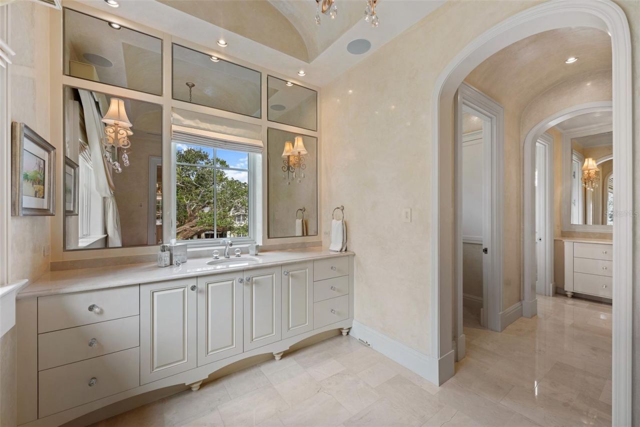 914 S Golf View Street, Tampa, FL 33629 Photo