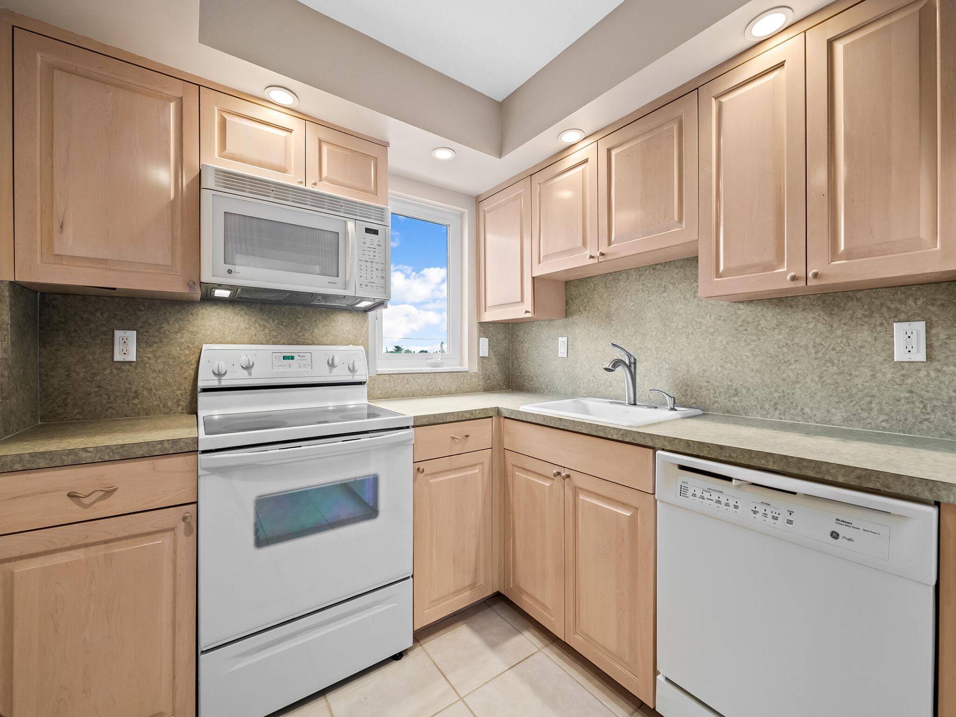 3221 S Ocean Boulevard, Unit 302, Highland Beach, FL 33487 Photo