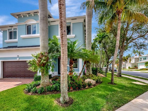 40 Country Lake Circle, Boynton Beach, FL 33436