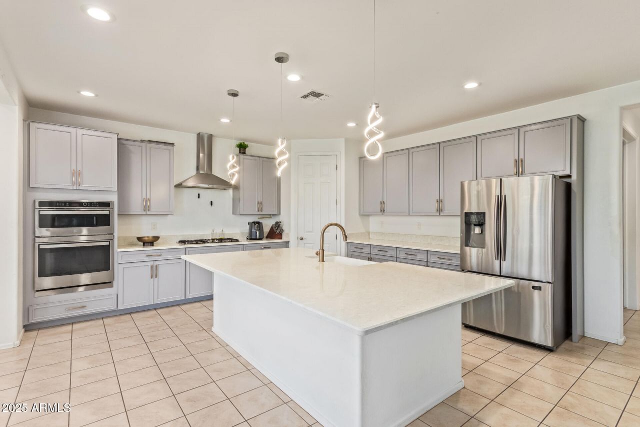 7718 W Jones Avenue, Phoenix, AZ 85043 Main Photo