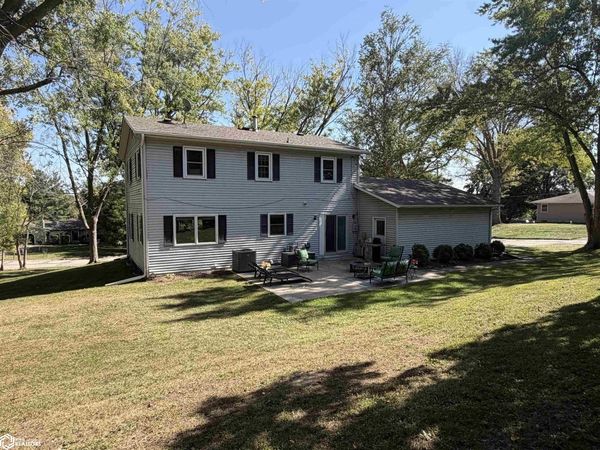 1203 Glenview Circle, Fairfield, IA 52556
