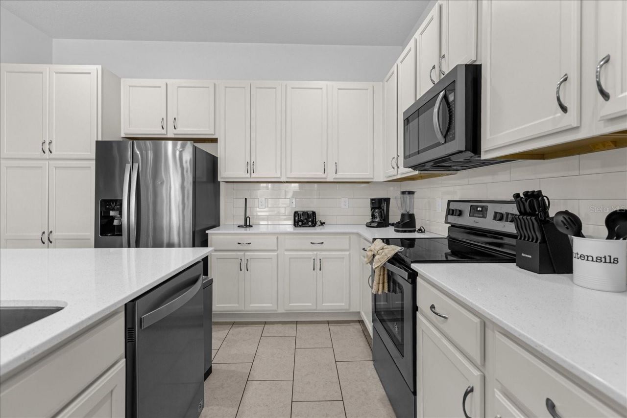 6056 Broad Oak Drive, Davenport, FL 33837 Photo