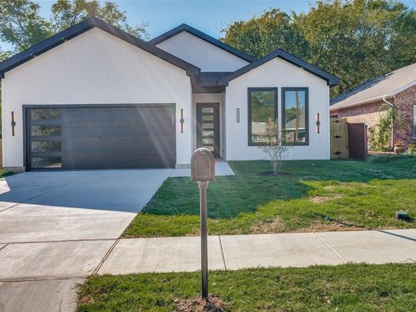 2209 W E Roberts Street, Grand Prairie, TX 75051