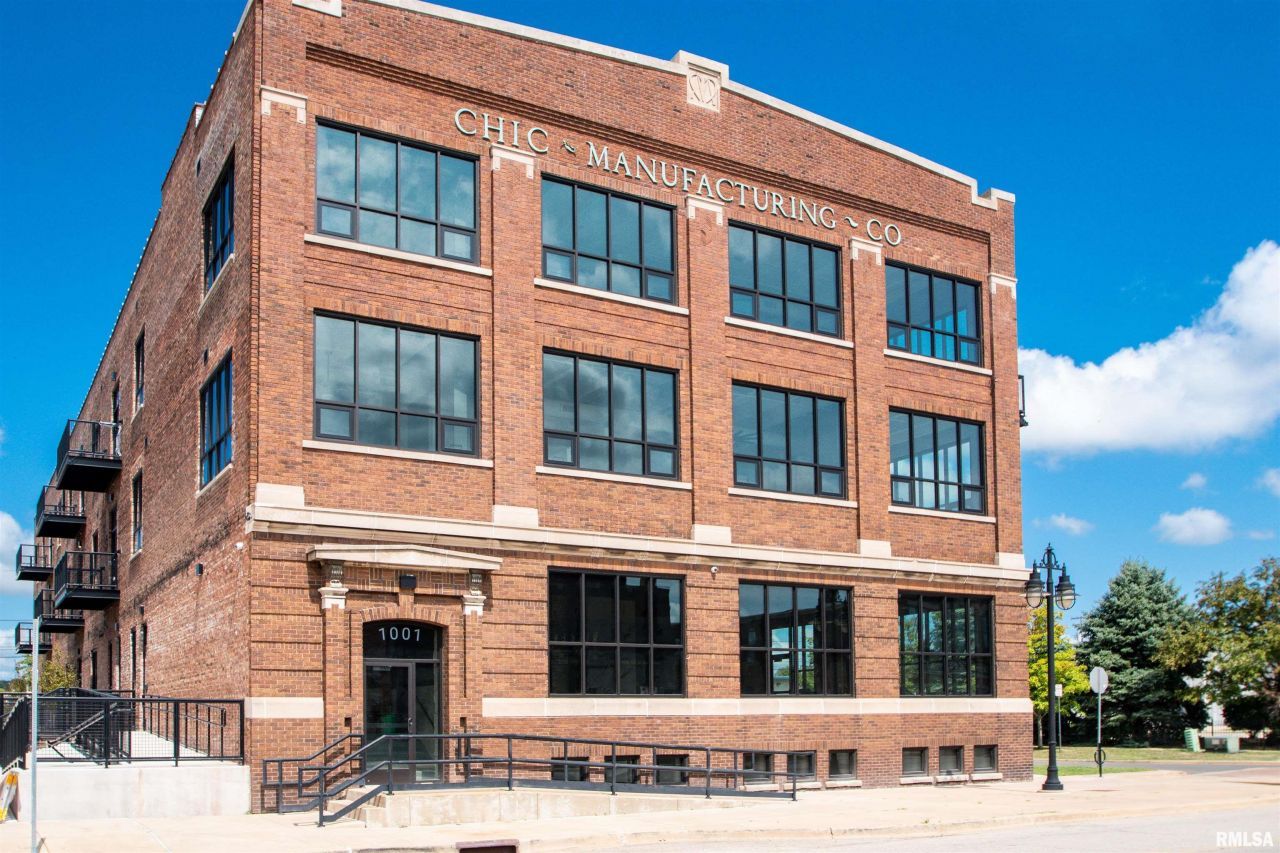 1001 SW Adams Street, Unit 206, Peoria, IL 61602 Main Photo