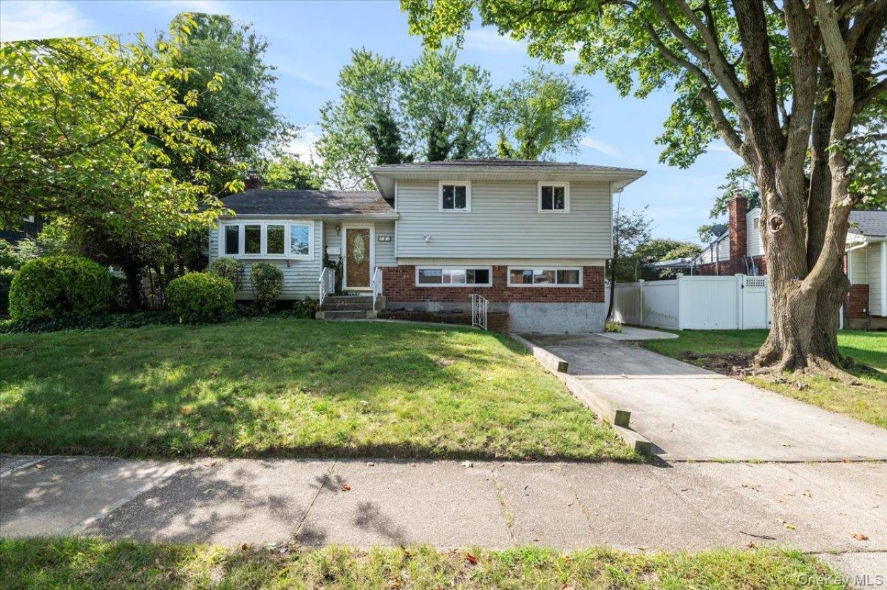 15 Alma Lane, Plainview, NY 11803 Main Photo