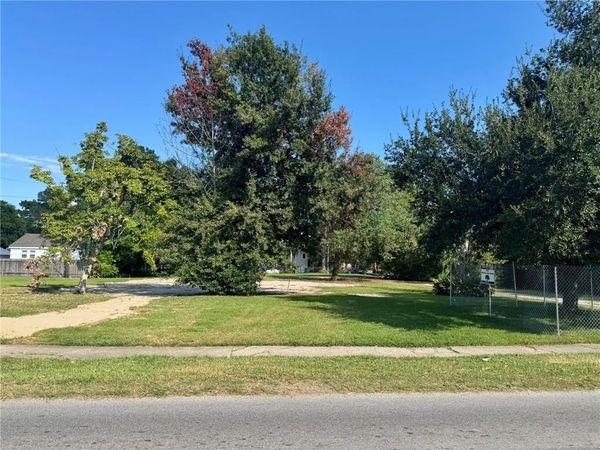 613 N LABARRE Road, Metairie, LA 70001