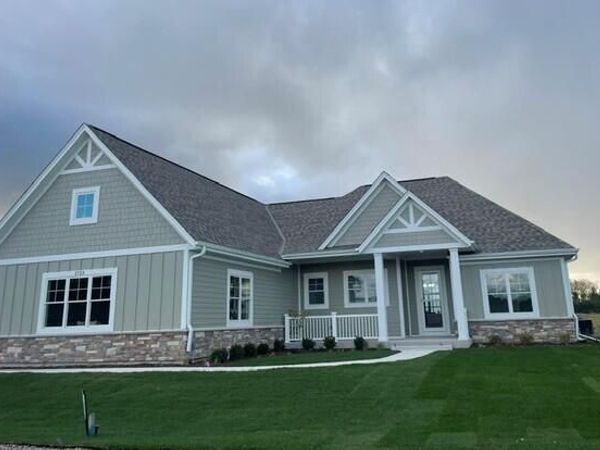 1723 N River CIRCLE, River Hills, WI 53217