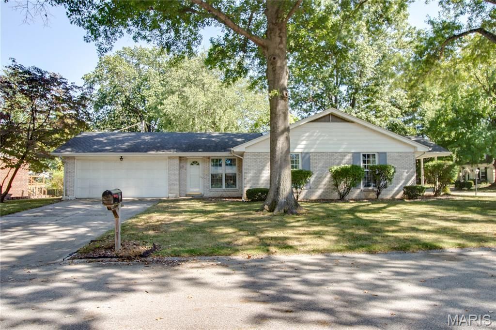 1012 Richard Drive, Godfrey, IL 62035 Main Photo