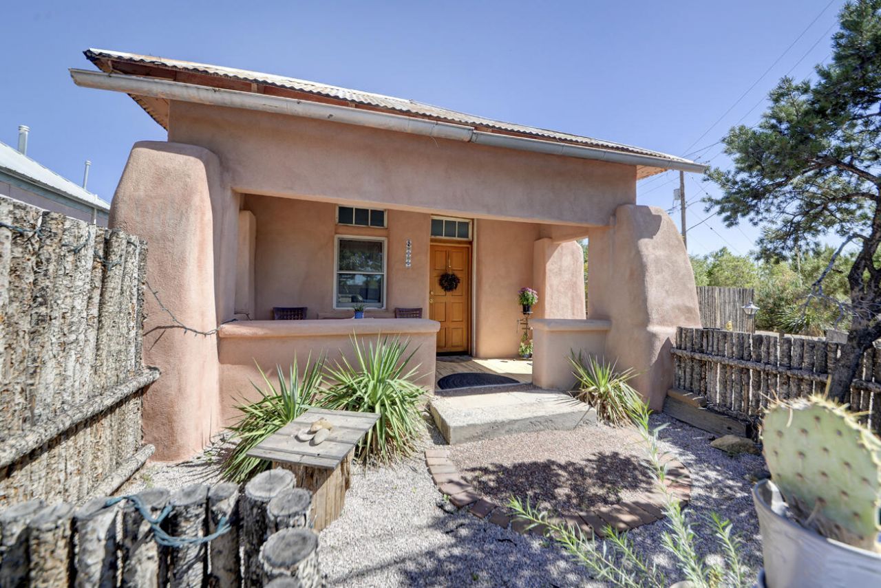 1913 Lomas Boulevard Nw, Albuquerque, NM 87104 Main Photo