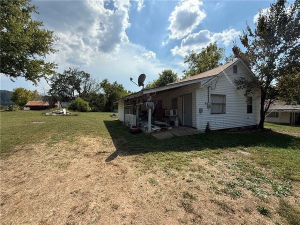 111 S Spring Street , Marshall, AR 72650