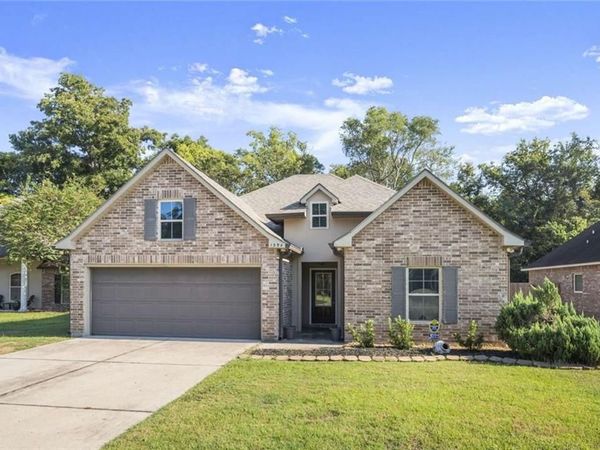 1394 RUE RIVIERE Drive, Port Allen, LA 70767