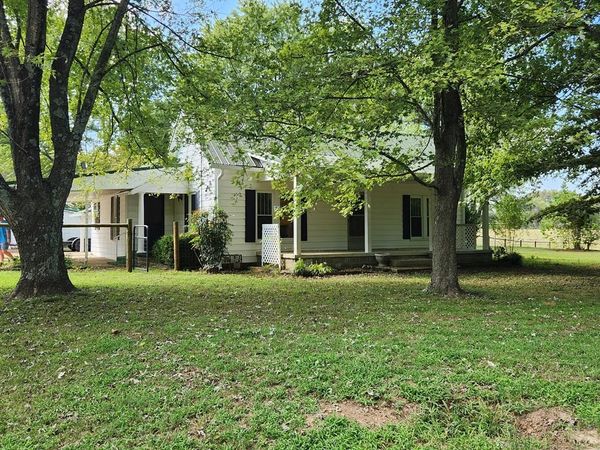 515 Honeybee Rd, Paris, TN 38242