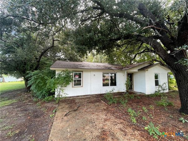 462 Avenue B , Markham, TX 77456