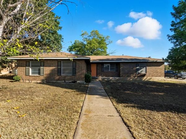 1400 Royal Lane, Cisco, TX 76437