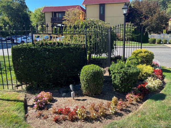 2 Granada Crescent, Unit 8, White Plains, NY 10603