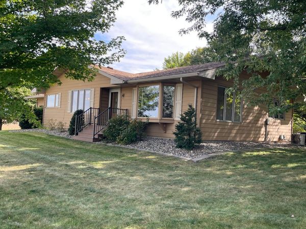 67927 270th Street, Alden, MN 56009