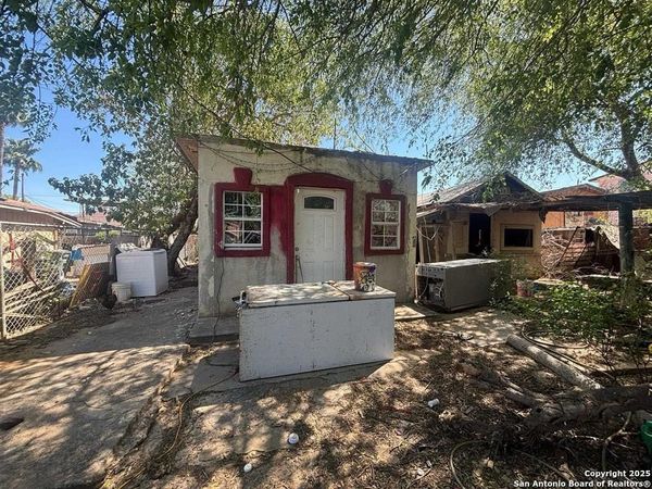 2206 smith, Laredo, TX 78046