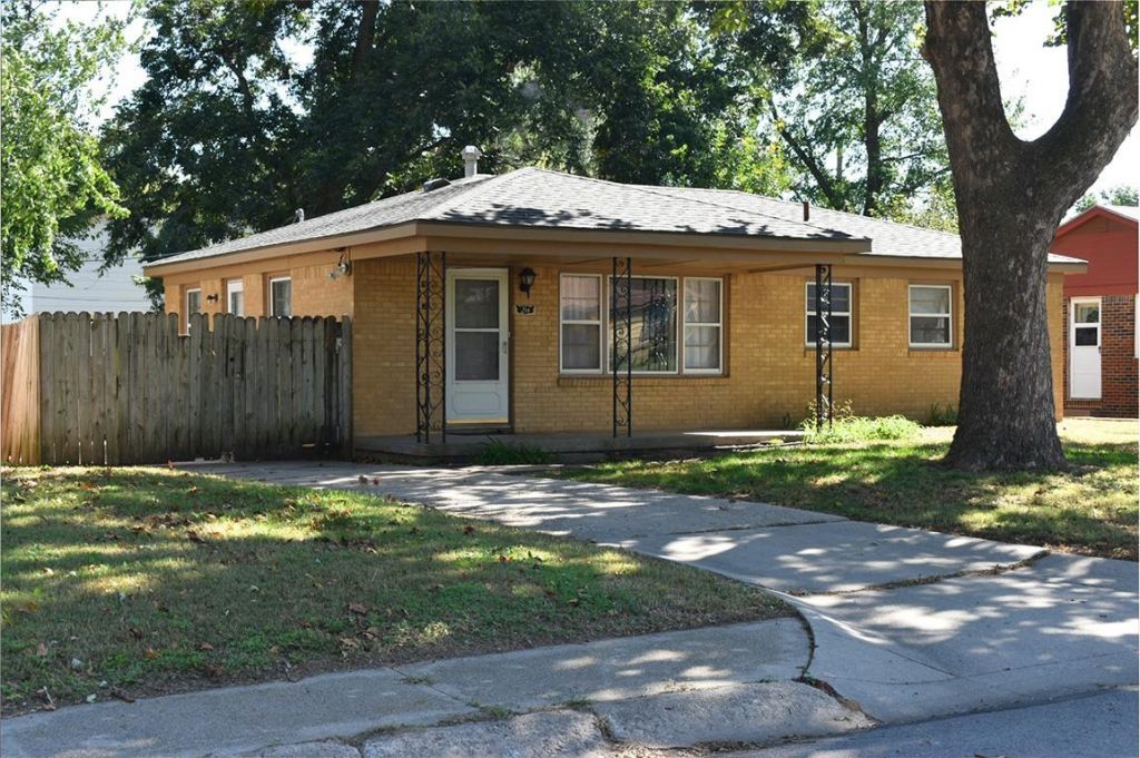 214 Stearns Ave, Haysville, KS 67060 Main Photo