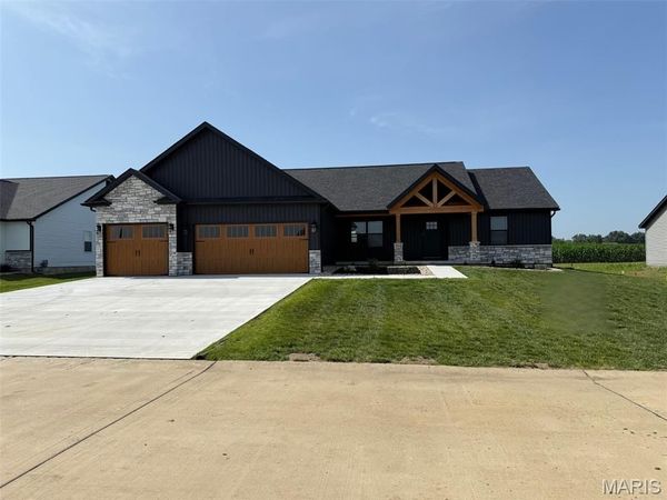 1004 Brianna Court, Jerseyville, IL 62052