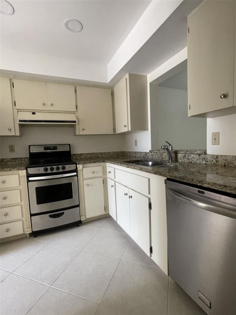 7030 W Country Club Drive N, Unit 128, Sarasota, FL 34243 Photo